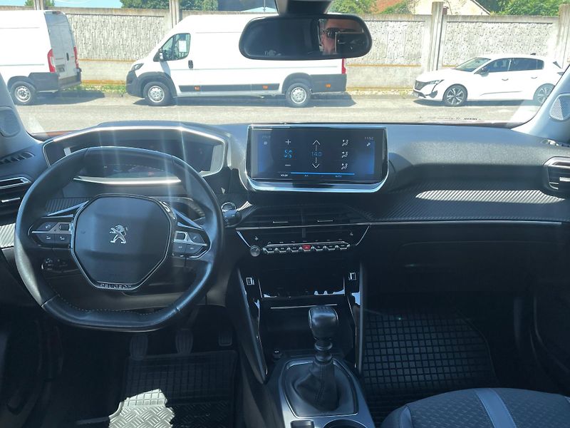 Peugeot 2008 (2020) Allure1,2 PuireTech 130k Mna6 - fotka 2 z 7