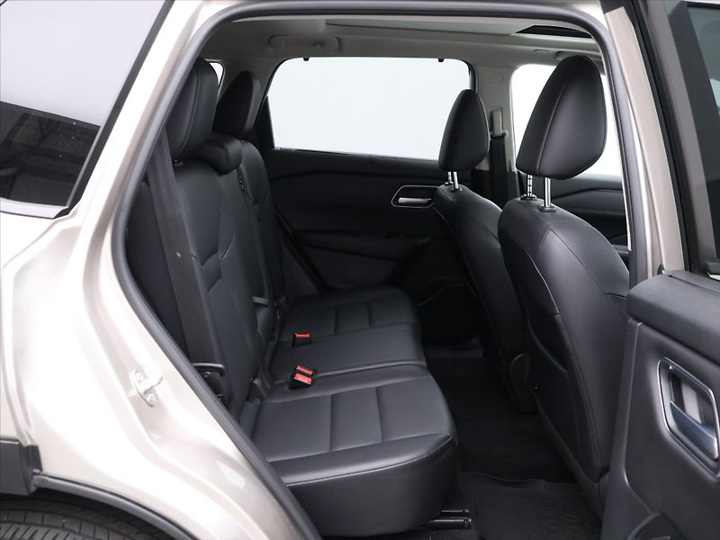 Nissan X-Trail 1,5 e-Power 4WD Tekna CZ 1.Maj - fotka 14 z 35