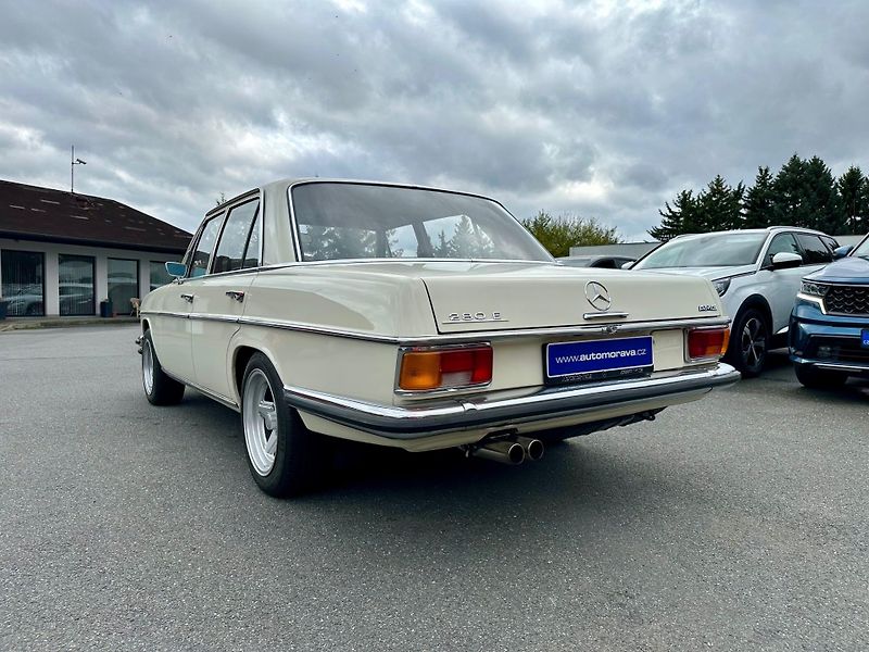 Mercedes-Benz 115 (1973) 114 280E AMG - fotka 7 z 28