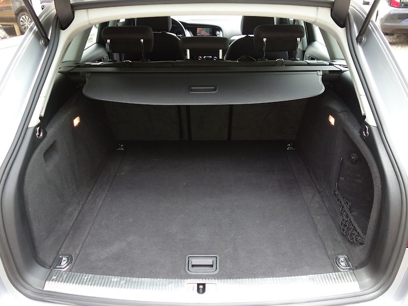 Audi A4 (2015) 2.0TDI 110kW 8A -NAVIGACE - fotka 27 z 35