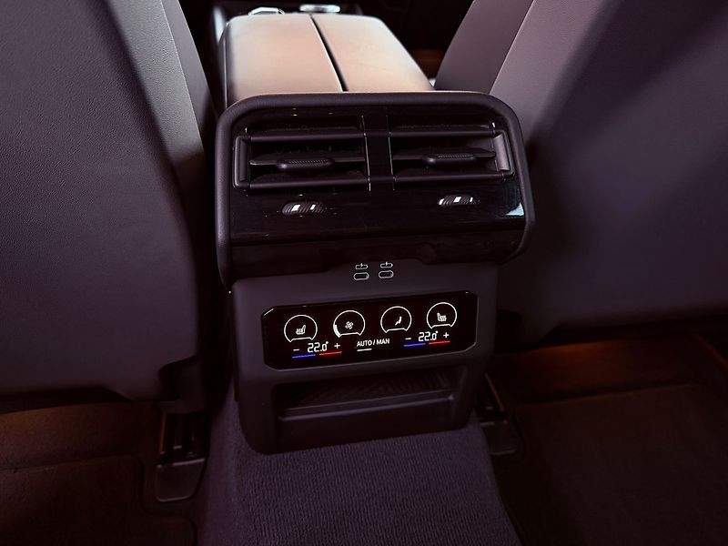 BMW Řada 5 540d xDrive, Serviska, Záruka - fotka 14 z 37