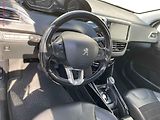 Peugeot 2008 (2018) 1.2PT, ČR, Allure - náhled 13