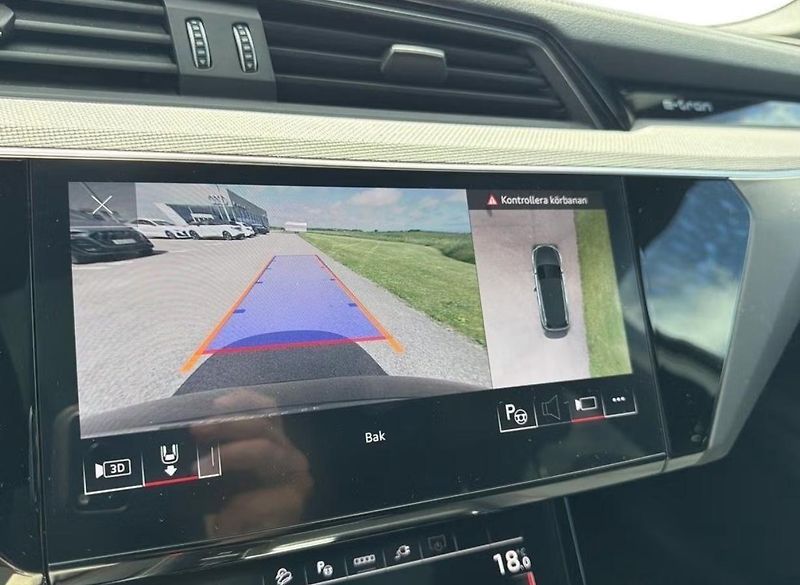 Audi Q8 e-tron 55 Q S-Line 360k Pano Tažné - fotka 15 z 16