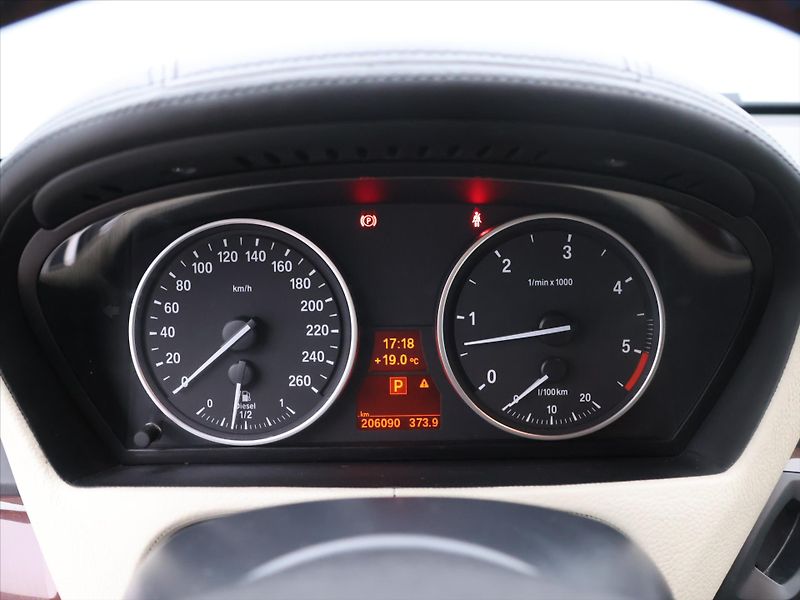 BMW X5 3,0 xDrive 40d 225kW CZ Kůže - fotka 16 z 27