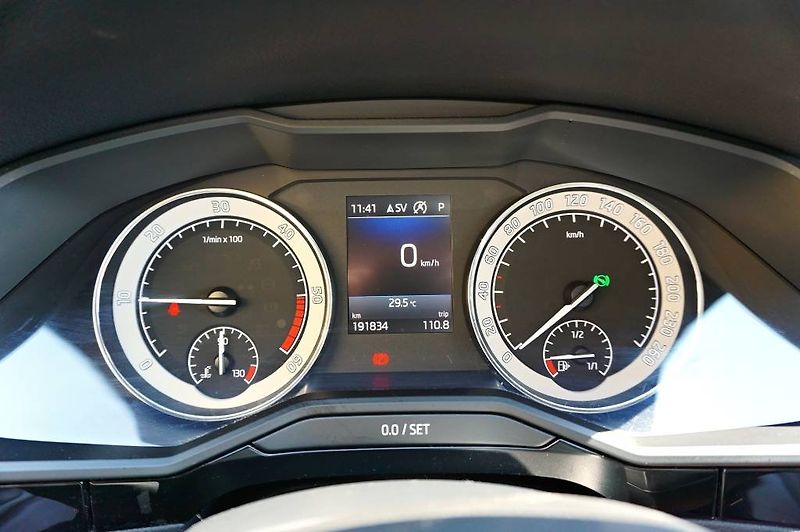 Škoda Superb (2017) L&K 2,0 TDI 140 kW - fotka 38 z 62