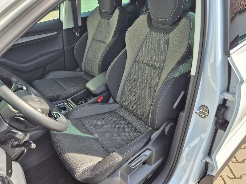 Škoda Karoq (2025) Top Selection 1.5TSi 110kW 7°D - fotka 12 z 32