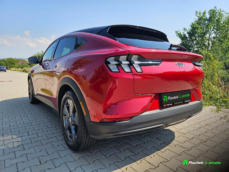 Ford Mustang Mach-E (2021) Mach-E 76 kWh - fotka 10 z 19