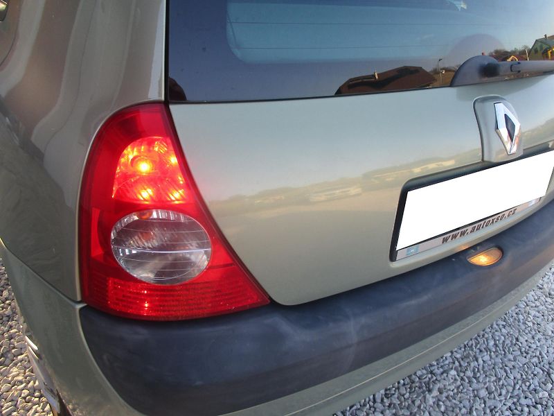 Renault Clio 1.2i ČR +sada kol - fotka 23 z 23