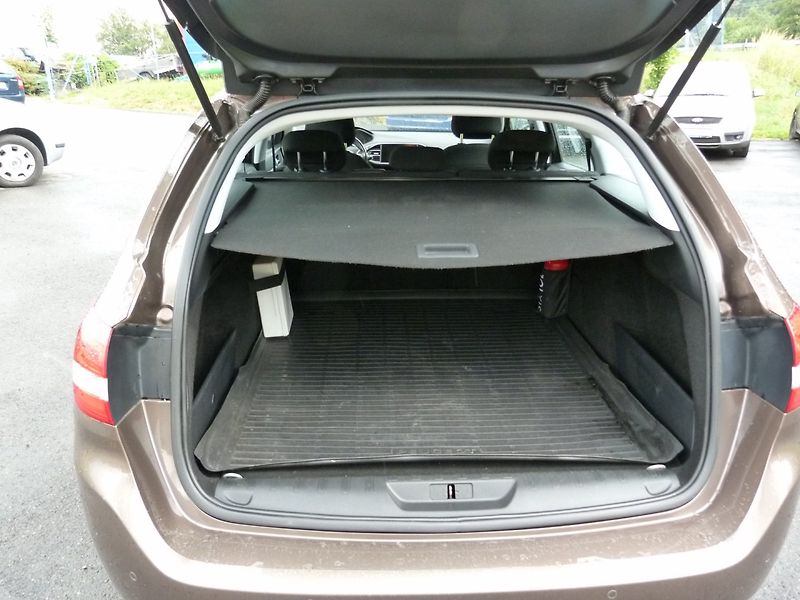 Peugeot 308 1,2 PureTech - fotka 12 z 23