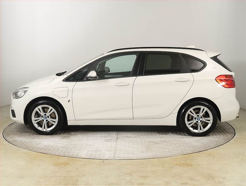 BMW Řada 2 (2017) 225xe Active Tourer, 4X4 - fotka 3 z 27
