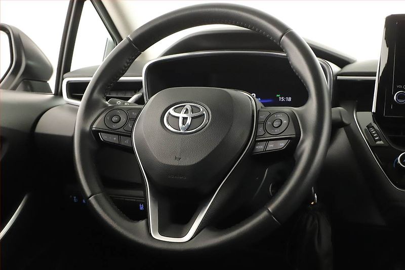 Toyota Corolla (2023) 1.5 VVT-i - fotka 14 z 15