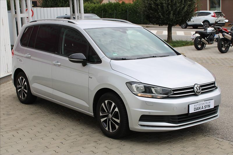 Volkswagen Touran 1,5 TSI DSG 7 míst - fotka 2 z 4