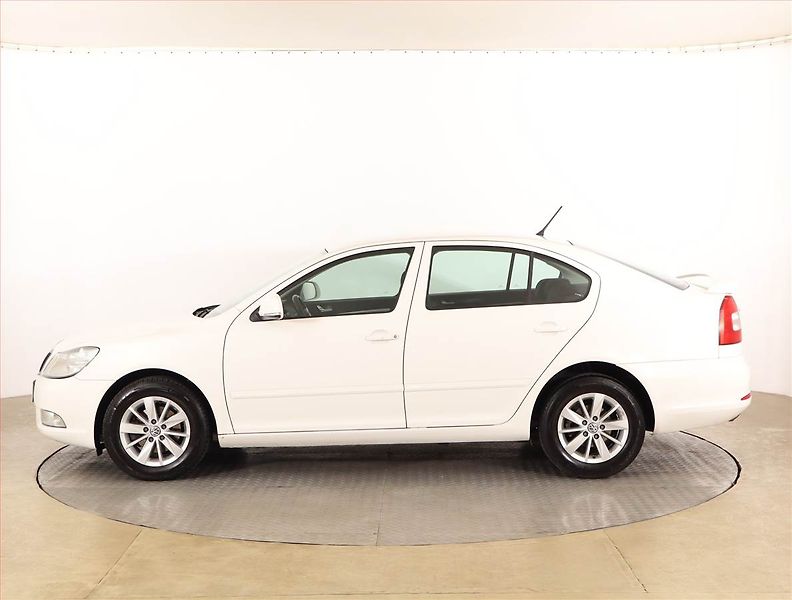 Škoda Octavia (2012) 1.6 TDI, Serv.kniha, Navi - fotka 3 z 15