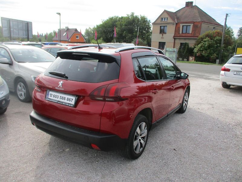 Peugeot 2008 (2019) 1,2 Pure Tech - fotka 3 z 12
