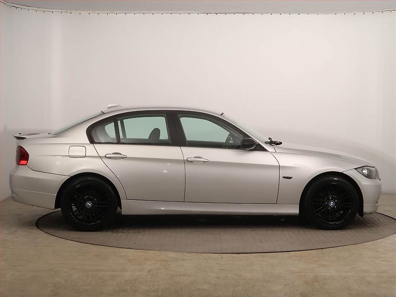 BMW Řada 3 (2005) 320 i, Serv.kniha - fotka 6 z 12