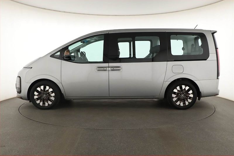 Hyundai Staria (2022) 2.2 CRDi, ČR, 1Maj, DPH - fotka 3 z 30
