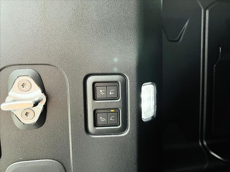 Land Rover Defender (2026) 110 D250 X-DYNAMIC SE - fotka 7 z 34