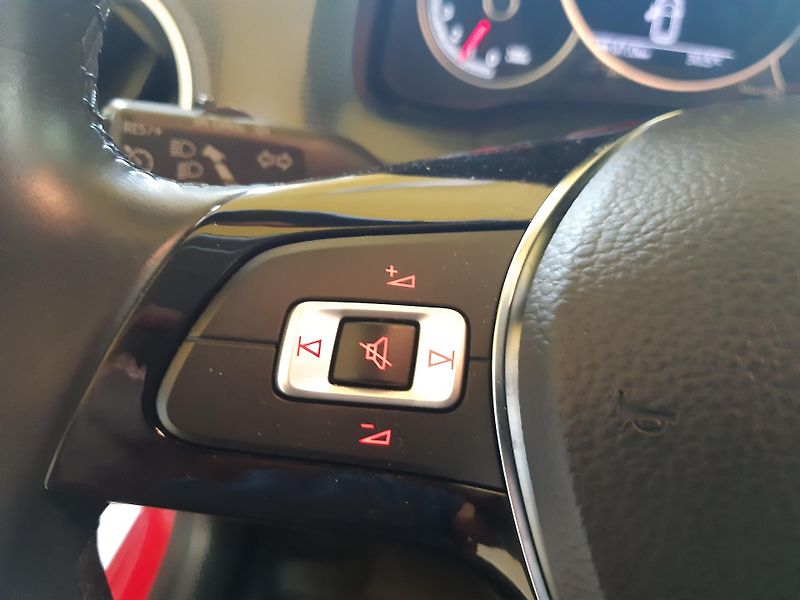 Volkswagen up! 1.0 MPI 55KW KLIMA TEMPOMAT - fotka 12 z 24
