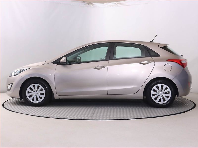 Hyundai i30 (2016) 1.6 CRDi, Automat, Serv.kniha - fotka 3 z 17