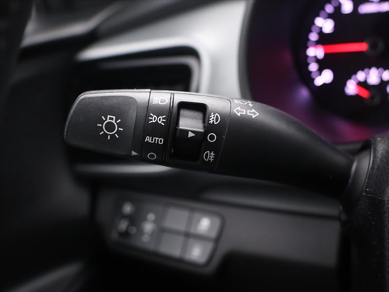 Kia Stonic 1,4 CVVT 73kW Aut. Premium CZ - fotka 17 z 31