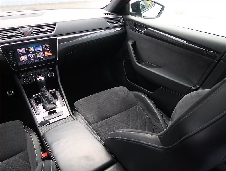 Škoda Superb (2018) Sportline 2.0 TDI - fotka 8 z 25