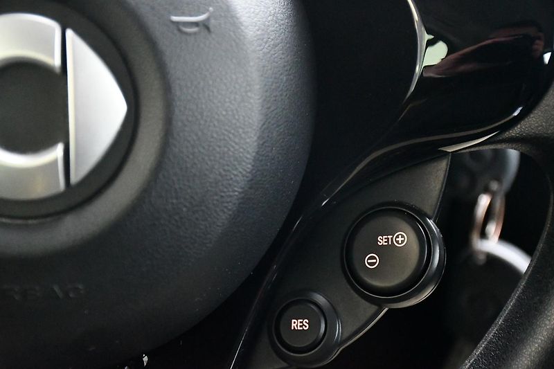 Smart Fortwo COUPE EQ 60KW - fotka 16 z 25