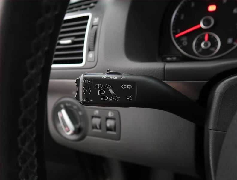 Volkswagen Touran (2013) Comfortline 1.2 TSI, ČR,1.maj - fotka 16 z 19