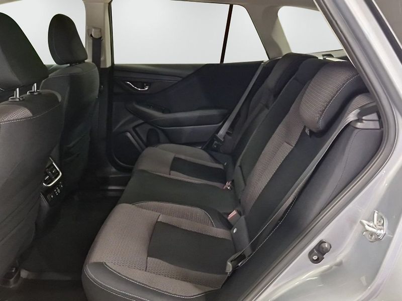Subaru Outback 2.5i 4WD Active - fotka 7 z 9