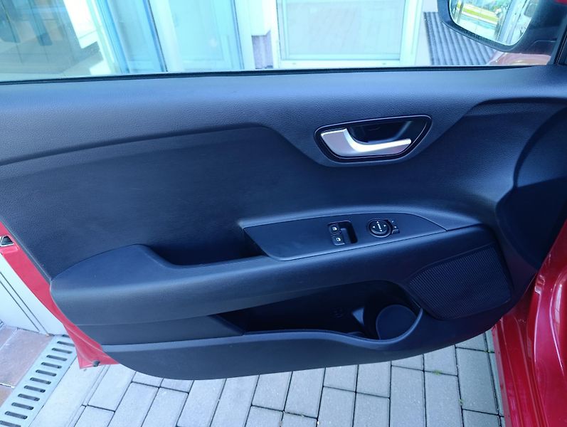 Kia Rio (2020) 1.2. CVVT ČR 1.maj - fotka 13 z 15