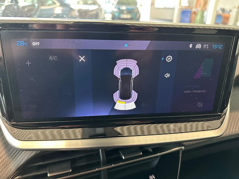 Peugeot 2008 1,2 PureTech Allure  74kW - fotka 13 z 17