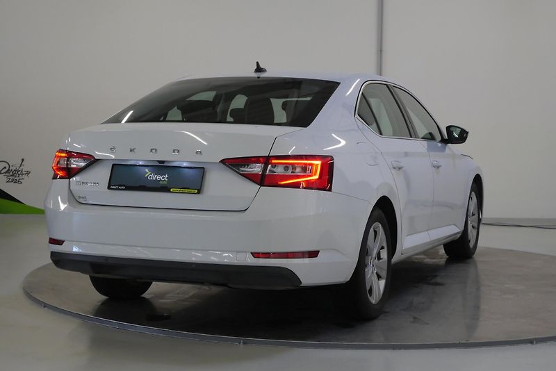 Škoda Superb - fotka 2 z 27