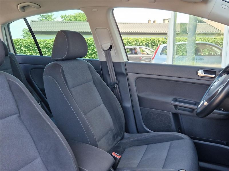 Volkswagen Golf Plus 1,2 TSI STYLE VÝHŘEV - fotka 13 z 29