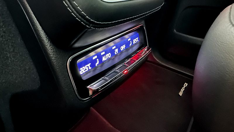 Mercedes-Benz GLS 63 AMG / TOP VÝBAVA - fotka 30 z 68