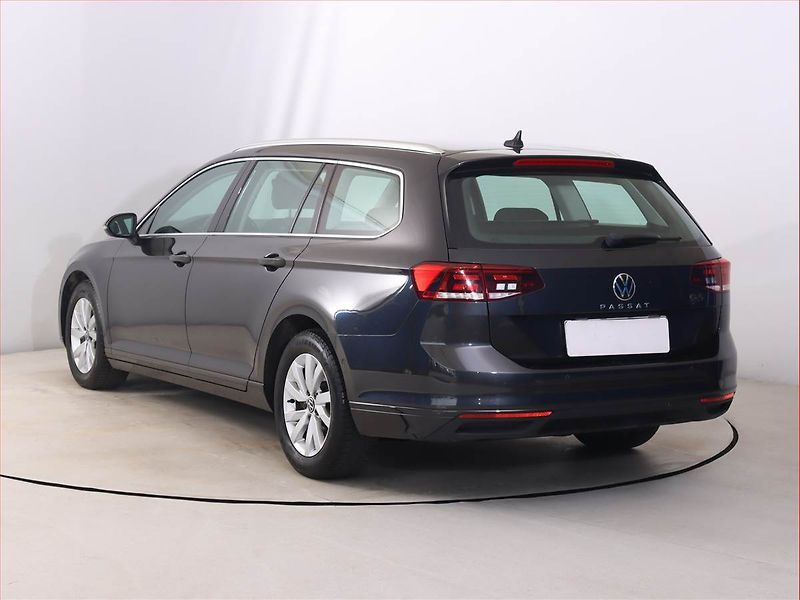 Volkswagen Passat (2020) Business 2.0 TDI, Automat - fotka 4 z 21