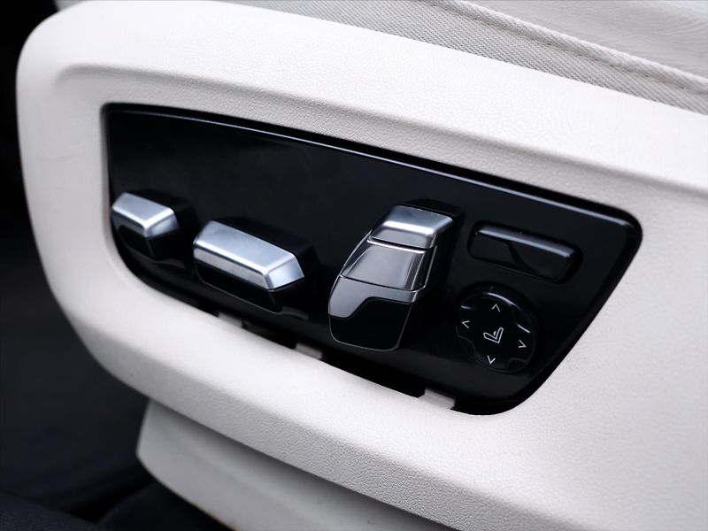 BMW Řada 6 3,0 250kW 640i xD GT CZ DPH - fotka 17 z 46