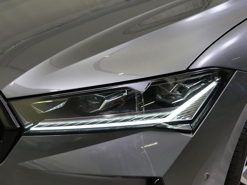 Škoda Superb - fotka 9 z 30