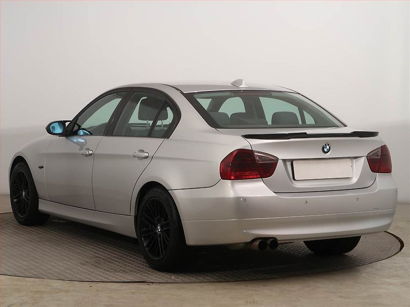BMW Řada 3 (2005) 320 i, Serv.kniha - fotka 4 z 12