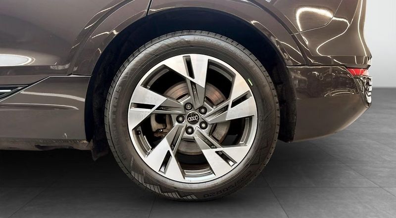 Audi Q8 e-tron SB 55 Q 360k Pano Taž Bílý in. - fotka 6 z 25