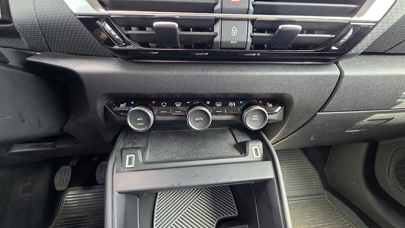 Citroën C4 (2021) FEEL, Odpočet DPH, serv. kniha - fotka 23 z 38