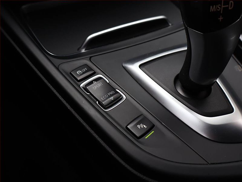 BMW Řada 3 (2016) 330 d xDrive, 4X4, Automat - fotka 16 z 20