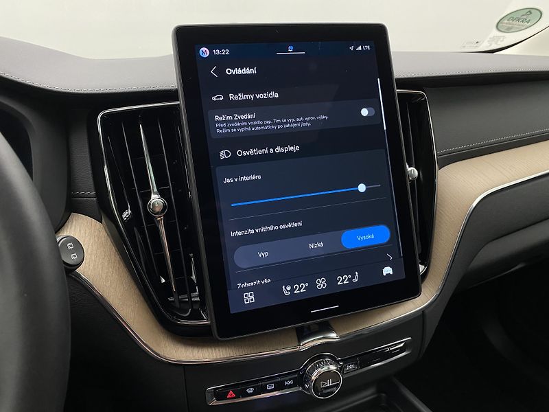 Volvo XC60 T8 AWD RECHARGE DARK REZERVACE - fotka 48 z 59