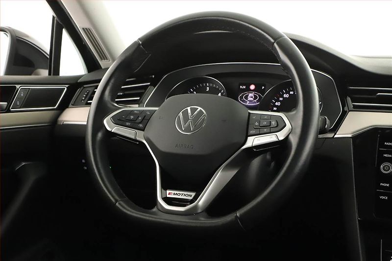 Volkswagen Passat (2021) Elegance 2.0 TDI - fotka 8 z 18