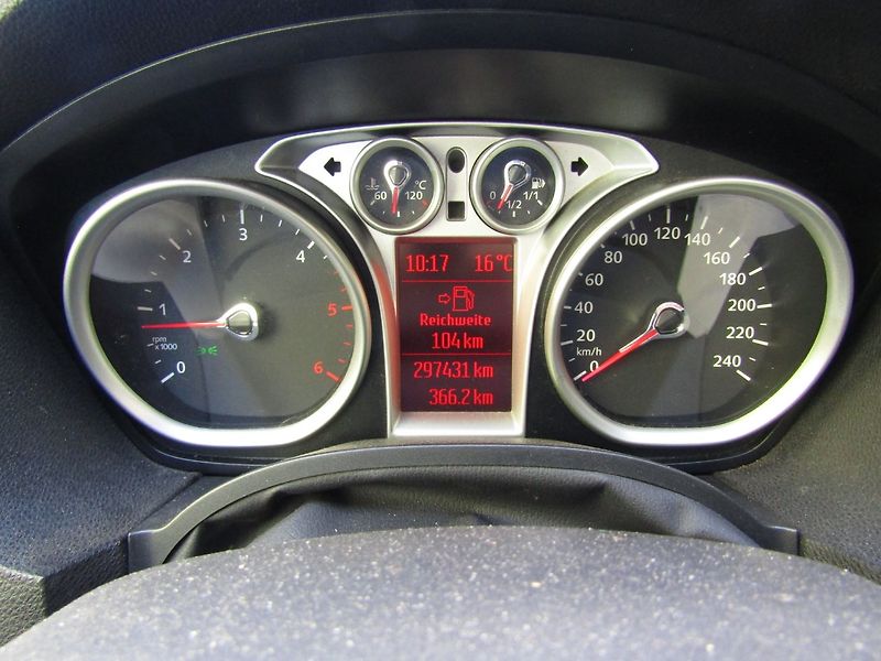 Ford Kuga (2009) 2.0 TDCi 100kW - fotka 27 z 36