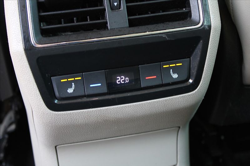 Škoda Kodiaq 2,0 TDI  7.MÍST,A/T,4x4,STYLE - fotka 35 z 45