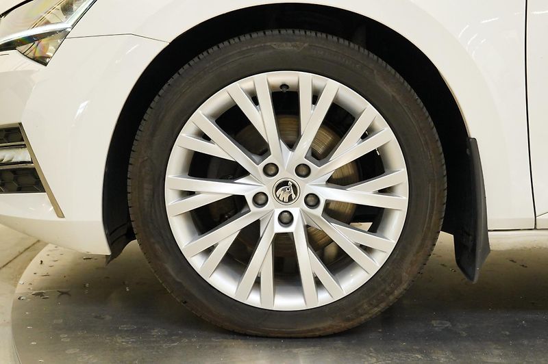 Škoda Superb - fotka 10 z 30