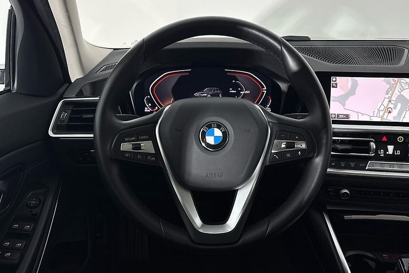 BMW Řada 3 320d xDrive - fotka 19 z 23