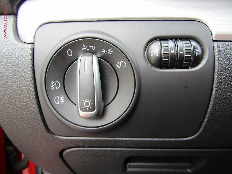 Volkswagen Golf (2011) 1.2TSi, AC, park.čidla - fotka 13 z 22