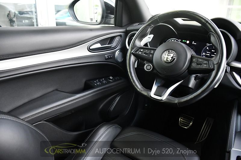 Alfa Romeo Stelvio 2.2D VELOCE Q4 H&K PANOR TAŽNÉ - fotka 22 z 53