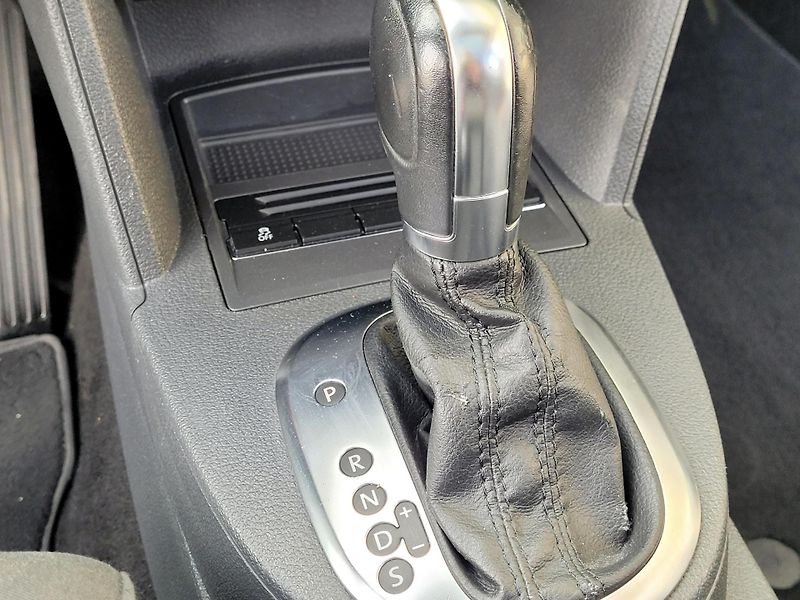 Volkswagen Touran 1,4 DSG Highline, nové ROZVODY - fotka 34 z 46