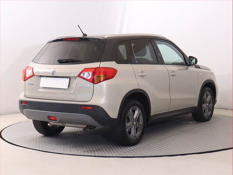 Suzuki Vitara (2015) 1.6 VVT, Tempomat - fotka 5 z 19
